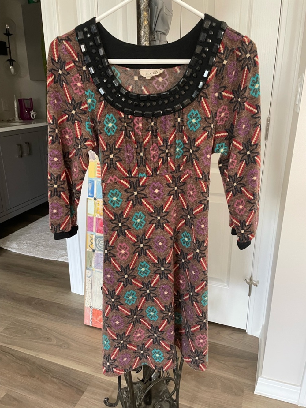 Embroidered Pattern Jewel-Neck Brown Knit Dress